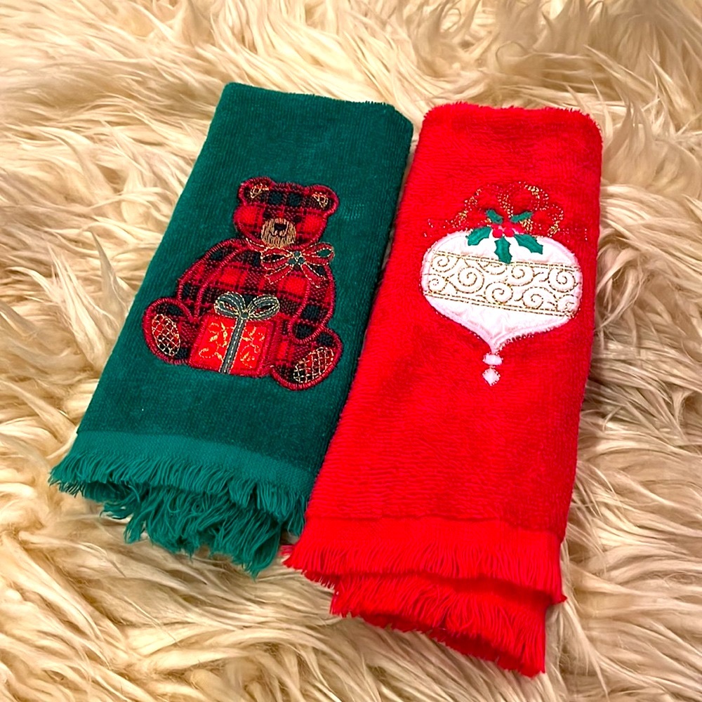 Holiday Fingertip towels - lot of 2